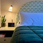 The Shades - Bliss In The Heart Of Vakantiehuis *